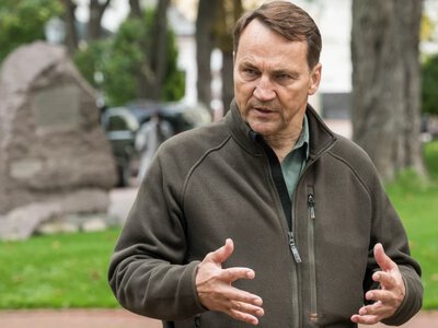 Sikorski upomina Kreml. Powinni zrozumieć, na co się ważą
