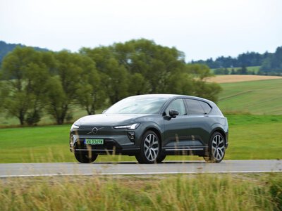 Bestsellerowe XC60 ma poważnego rywala. Robi się ciekawie w palecie Volvo