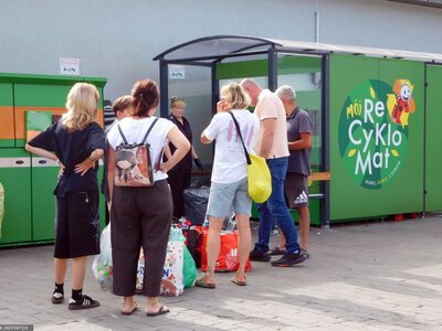 Biedronka ogłasza ważną zmianę. Chodzi o kaucję. Polacy skorzystają