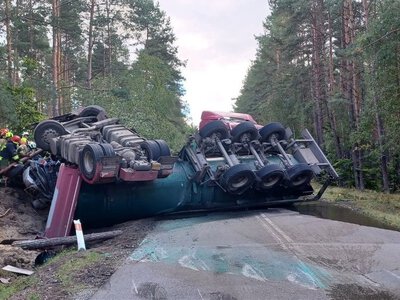 Tragiczny wypadek w Rudnikach. Dwie osoby nie żyją, dwie są ranne po zderzeniu ciężarówek