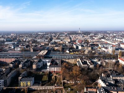Rozdają studentom pieniądze. 2500 zł co miesiąc, ale jest warunek