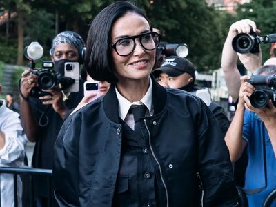 Demi Moore w nowej fryzurze. Postawiła na ponadczasowe, odmładzające cięcie
