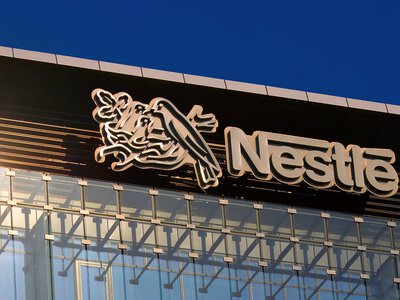 Rosja przejmuje czasowy zarząd nad aktywami Auchan i Nestlé