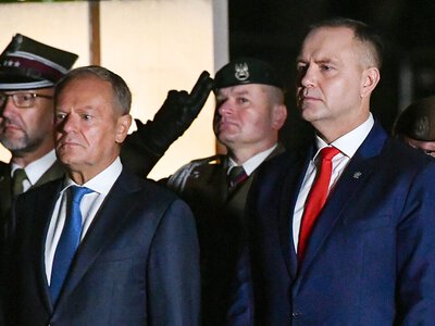 Prezydent i premier wymieniają docinki. „Proszę skasować wpis”