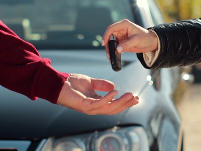 Kupujesz używane auto? Ten jeden szczegół powinien od razu zapalić czerwoną lampkę