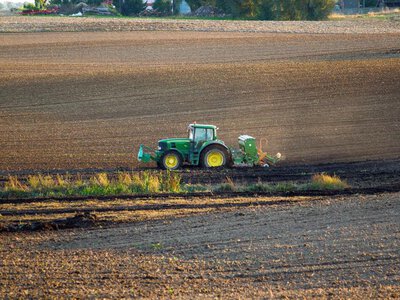 Ceny gruntów wciąż galopują, choć pojawiły się spadki. Na jakie mieszkanie wystarczy ojcowizna?