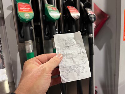 PKN Nawrockiego kontra CPN Tuska. O co chodzi w awanturze o ceny paliw?