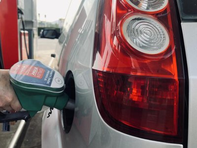 Windfall tax wraca. Sejm ponownie uchwalił podatek od koncernów paliwowych
