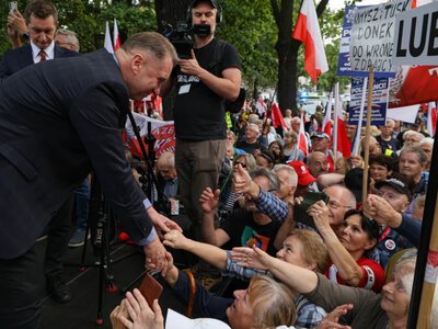 Tłum przed Trybunałem Konstytucyjnym. Ostre słowa Czarnka