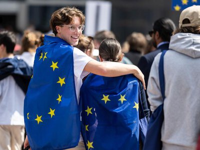 Polacy wyprowadzają się od rodziców po 26. roku życia. Jest nowy raport Eurostatu