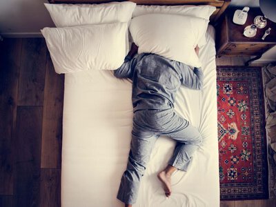 Co czwarty Polak śpi mniej niż 6 godzin. Epidemia zmęczenia w Polsce