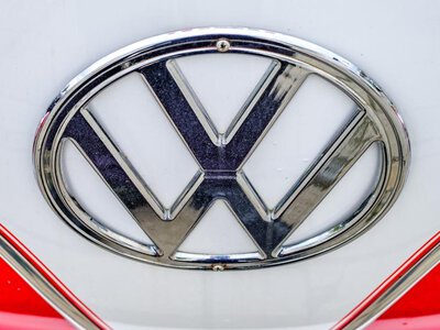 Nowa fala zwolnień w Volkswagenie i Porsche. Pracownicy wyszli na ulice