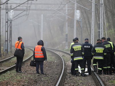 Tragedia na torach. Pociąg śmiertelnie potrącił dziewczynkę