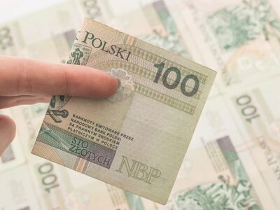 Polacy zarabiają coraz więcej. GUS podał nowe dane o płacach