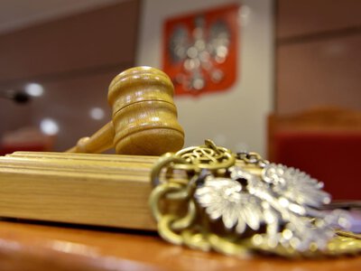 Noworodek porzucony w reklamówce. Łódzki sąd wydał wyrok wobec matki