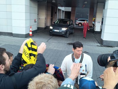 Czekali na niego od rana. Tak Lewandowski potraktował kibiców