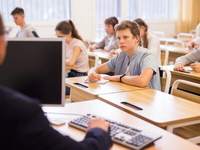 Resort uspokaja nauczycieli. Jeszcze w tym roku wytyczne ws. AI na lekcjach