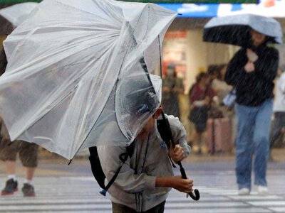 Tajfun Dujuan uderzył w Japonię. Są ofiary, ponad milion ewakuowanych