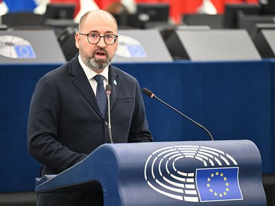 Najbardziej wpływowi posłowie PE według Politico. Wśród nich Polak