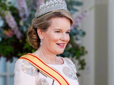 Królowa Matylda w zieleni. Kobiety o jej typie urody będą zachwycone