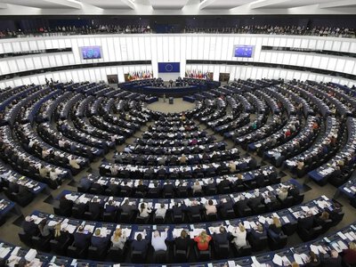 Politico wybrało 17 wpływowych europosłów. Wśród nazwisk jest jeden Polak