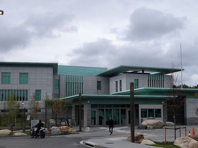 Ochroniarz ambasady USA okazał się szpiegiem. Przebywa w więzieniu