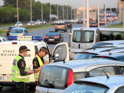 Nowe uprawnienia straży miejskiej już obowiązują. Kierowca może dostać nawet 3000 zł mandatu