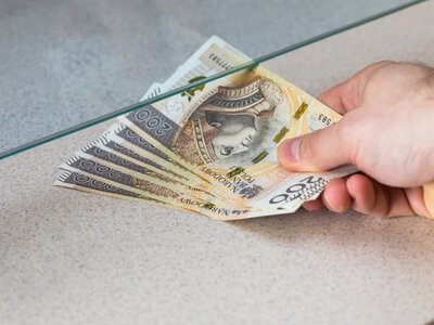 Tak otrzymasz pieniądze z konta zmarłego. Bez sprawy spadkowej i testamentu
