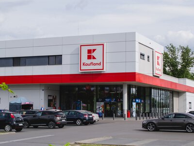 Koniec z parkowaniem po staremu. Kolejna sieć zmienia zasady