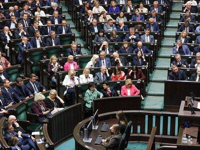Konfederacja już prawie dogania PiS. Partia Hołowni niemal bez wyborców