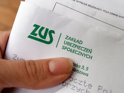 ZUS przestrzega Polaków. Ten świstek to bubel, nie przynoś do urzędu