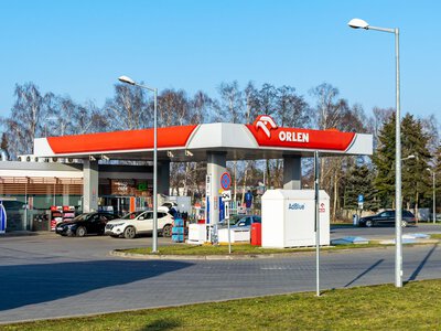 Zarobki kasjerów na Orlenie. Tyle dostają na rękę