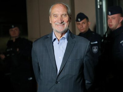 Macierewicz groził policjantom? Nowy ruch śledczych, czas odpowiedzieć