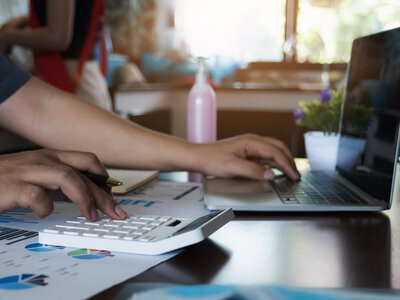 Więcej pieniędzy dla rodzin, mniej biurokracji dla firm. Oto co się zmieni od października