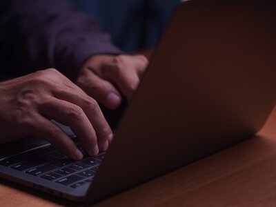 Ważny polityk miał potajemnie ostrzec Sabrinę przed wojną. Szybko to zweryfikowaliśmy