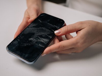 Pilnie wywal to z telefonu. Kradnie Polakom pieniądze z konta