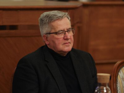 Bronisław Komorowski ostro o PiS i Trumpie. Padły słowa o „postawie pudla”