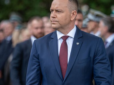 Ranking zaufania. W nowym sondażu przewaga Nawrockiego stopniała niemal do zera 