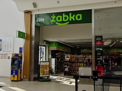 Żabka zaskakuje. W sklepie odbierzesz leki