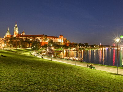 Bitwa o Kraków. Partyjni liderzy ze wsparciem na ostatniej prostej