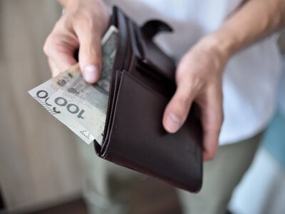Paliwa na stacjach mocno drożeją. Minister finansów mówi, co z inflacją