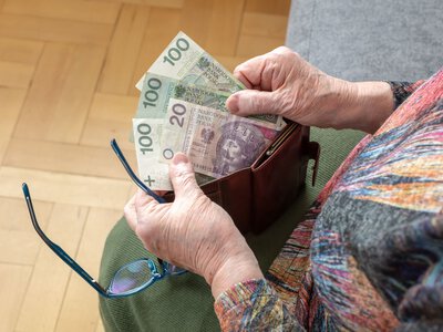 Milion osób korzysta z renty wdowiej. Jest ważny warunek