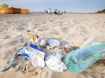 System kaucyjny pozamiatał plaże. Do szczęścia brakuje jednego