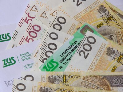 Seniorzy tracą prawo do dodatkowych pieniędzy. Chodzi o setki tysięcy osób