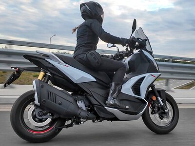 Aprilia SR GT 400 - test crossovera. Jak radzi sobie poza miastem?
