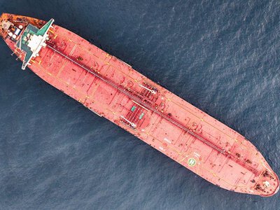 Służby zaskoczyły somalijskich piratów. Tankowiec z irańską ropą odbity