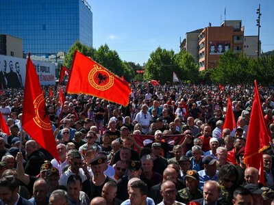 Bałkański kocioł wrze. Paraliż w stolicy, tłum protestuje po decyzji sądu