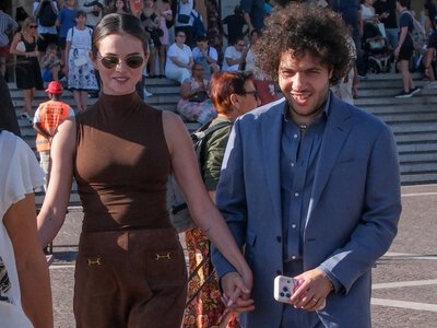 Jesienią powracają w wielkim stylu. Modne kozaki lansuje już Selena Gomez