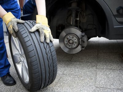 Kiedy najlepiej zmienić opony na zimowe? Jest prosty wyznacznik