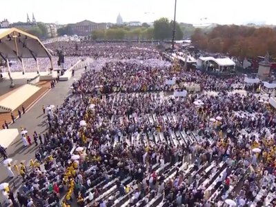 Papież Leon XIV odprawił mszę w Paryżu
